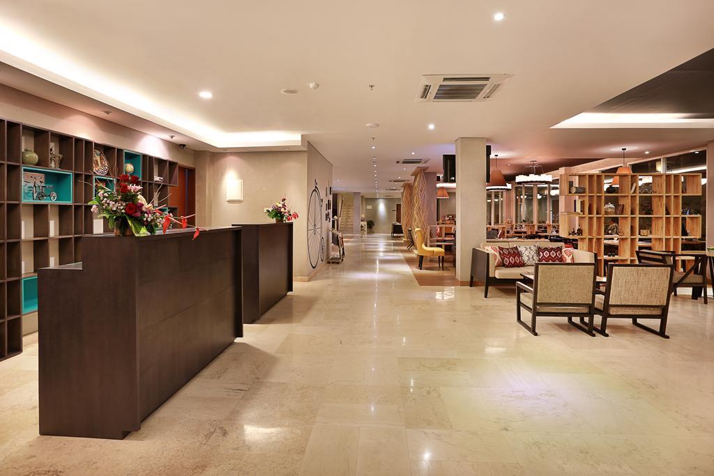 登巴萨金色郁金香基本酒店 丹帕沙 外观 照片