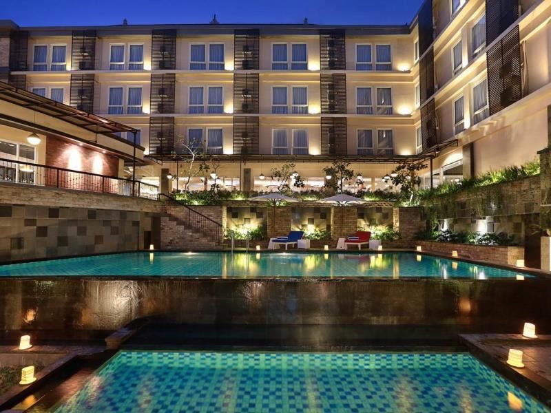 登巴萨金色郁金香基本酒店 丹帕沙 外观 照片