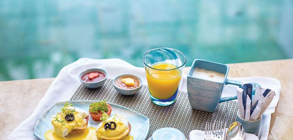 登巴萨金色郁金香基本酒店 丹帕沙 餐厅 照片