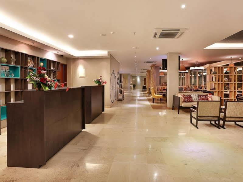 登巴萨金色郁金香基本酒店 丹帕沙 外观 照片